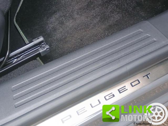 PEUGEOT 2008 usata, con Specchietto retrovisore con funzione antiabbagliamento