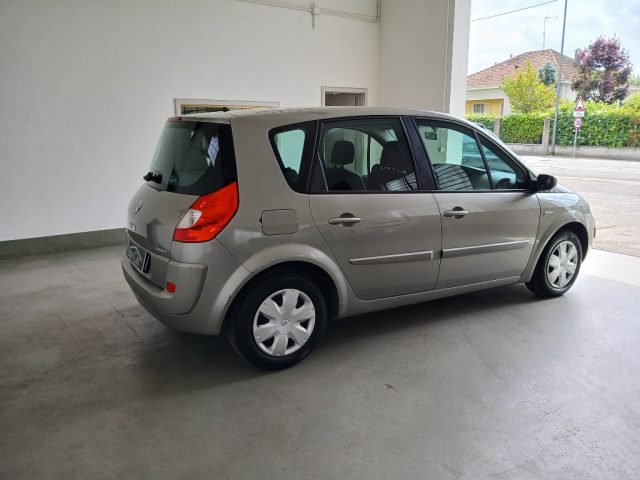 RENAULT Scenic usata, con Controllo automatico clima