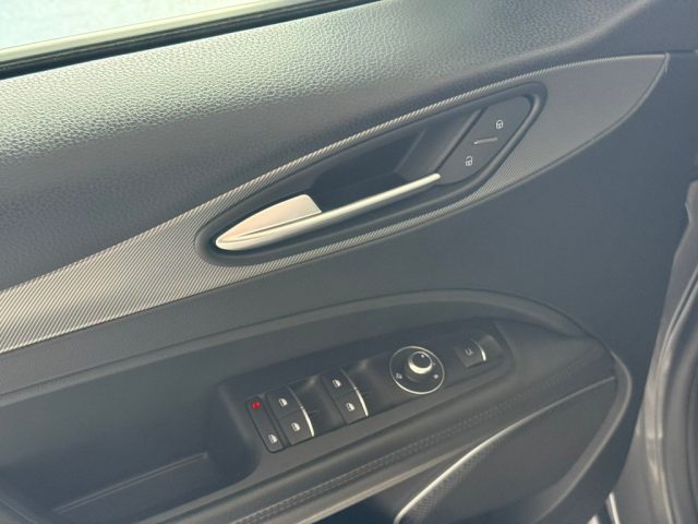 ALFA ROMEO Stelvio usata, con Sensore di luce