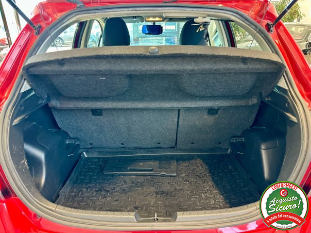 TOYOTA Yaris usata, con Volante multifunzione