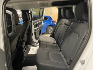 LAND ROVER Defender usata, con USB