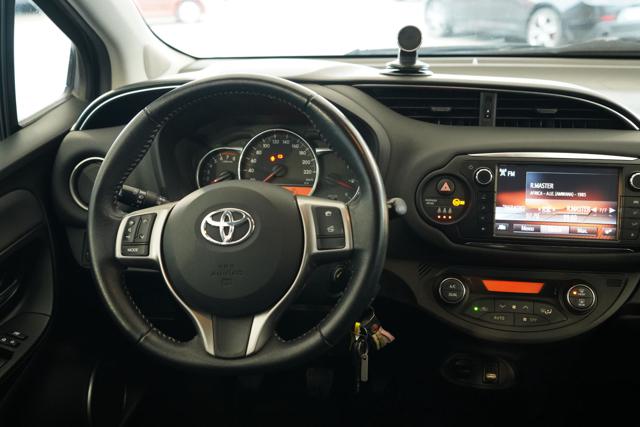 TOYOTA Yaris usata, con Telecamera per parcheggio assistito