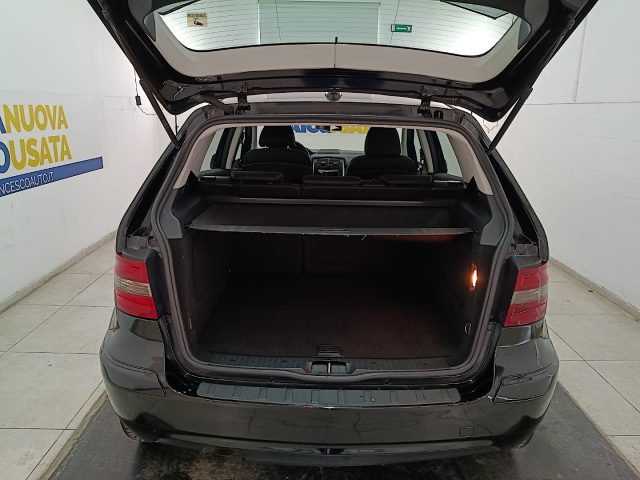 MERCEDES-BENZ B 180 usata, con Frenata d