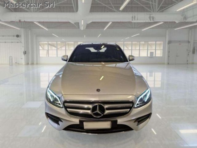 MERCEDES-BENZ E 220 usata, con Chiusura centralizzata