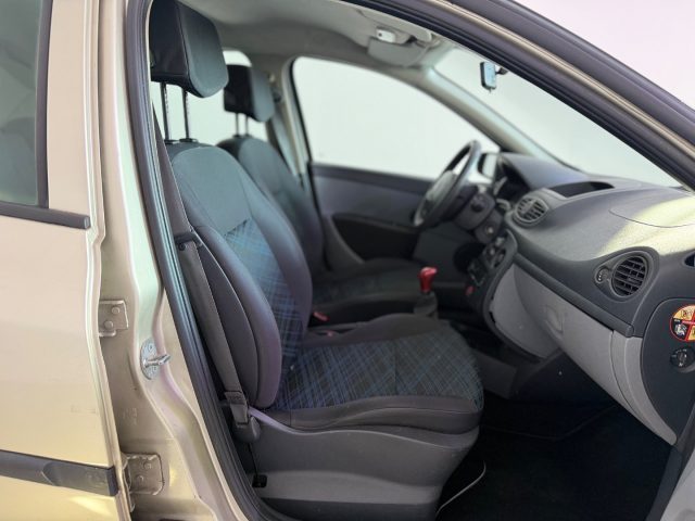 RENAULT Clio usata 11