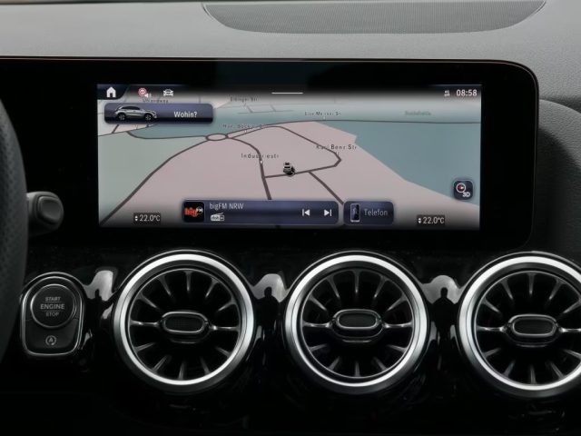MERCEDES-BENZ GLA 180 usata, con Controllo automatico clima