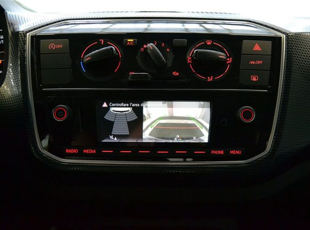 VOLKSWAGEN up! usata, con USB