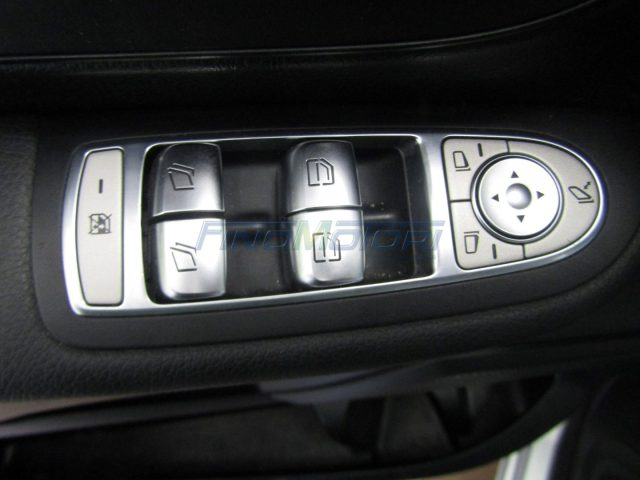 MERCEDES-BENZ V 200 usata, con Specchietti laterali elettrici