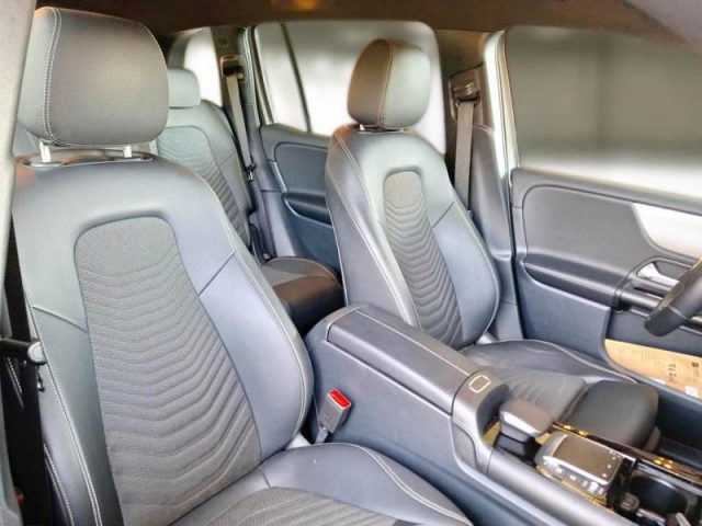 MERCEDES-BENZ GLB 180 usata, con Climatizzatore