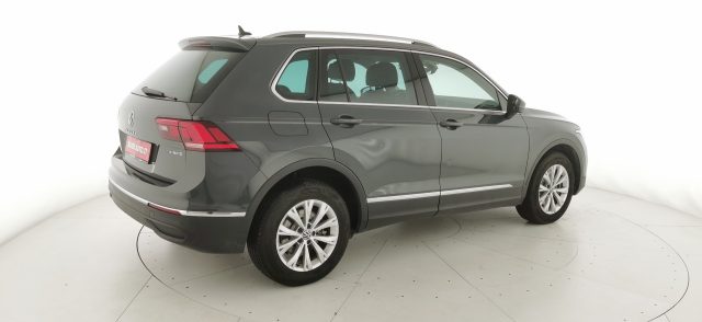 VOLKSWAGEN Tiguan usata, con Leve al volante