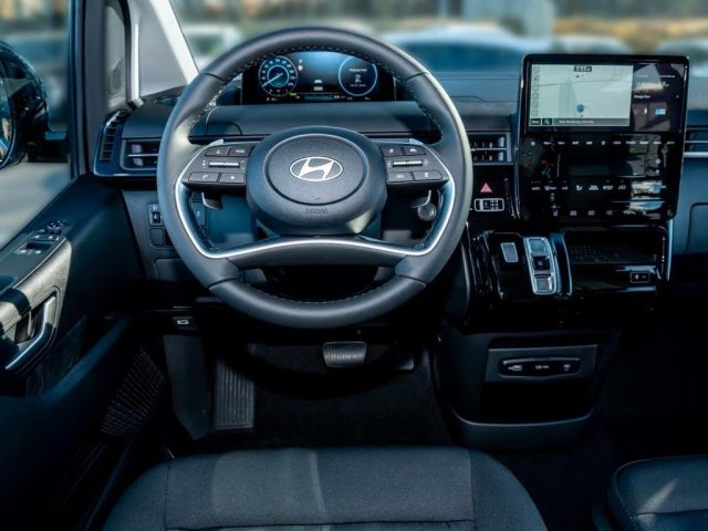 HYUNDAI Staria usata, con Climatizzatore