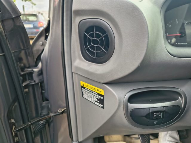 HYUNDAI Santa Fe usata, con Autoradio