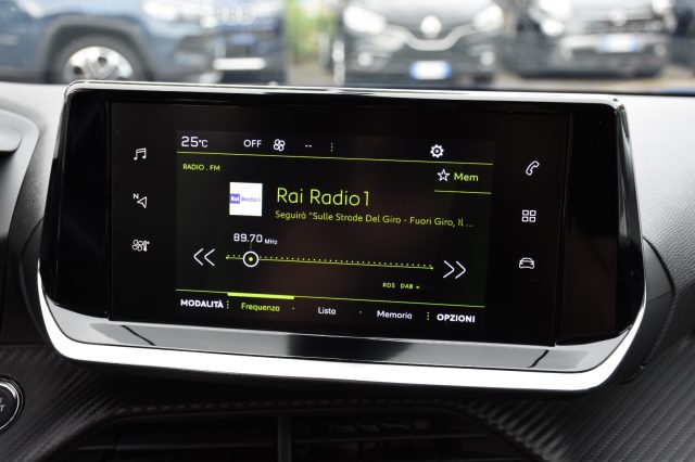 PEUGEOT 2008 usata, con Volante in pelle