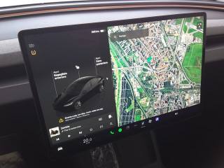 TESLA Model 3 usata, con Boardcomputer