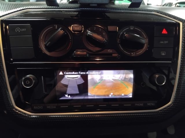 VOLKSWAGEN up! usata 21