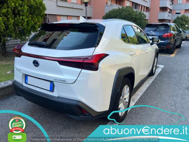 LEXUS UX 250h usata, con Cerchi in lega
