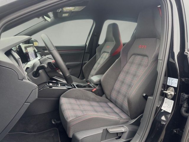VOLKSWAGEN Golf usata, con Autoradio