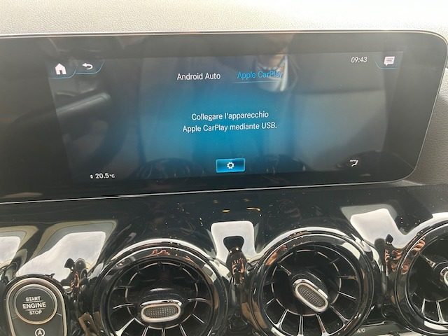 MERCEDES-BENZ GLA 180 usata, con Touch screen