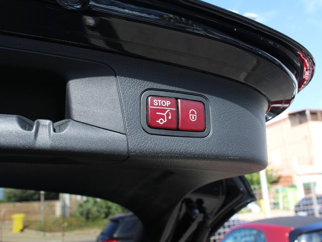 MERCEDES-BENZ GLA 200 usata, con Hill holder