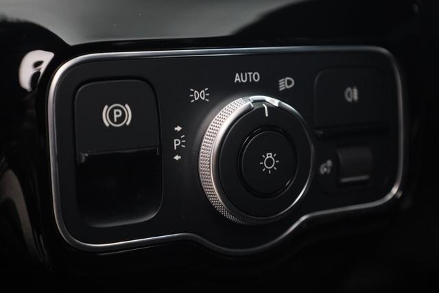 MERCEDES-BENZ CLA 200 usata, con Sistema di navigazione