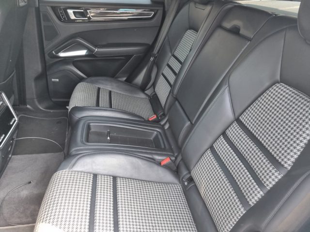 PORSCHE Cayenne usata, con Autoradio