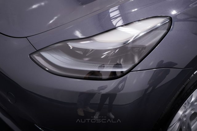 TESLA Model Y usata, con Specchietti laterali elettrici
