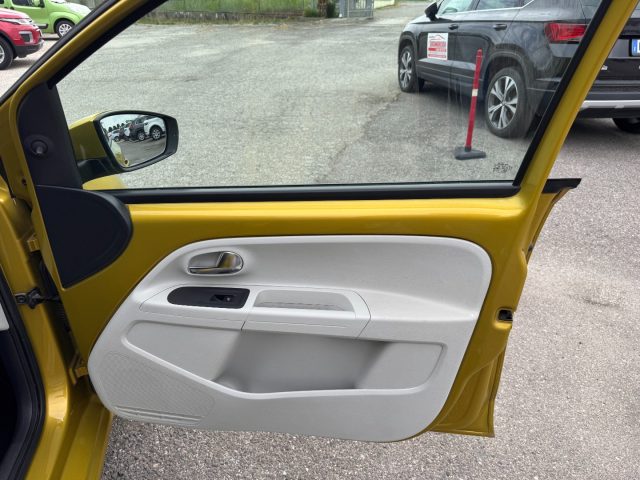 VOLKSWAGEN up! usata, con Fendinebbia