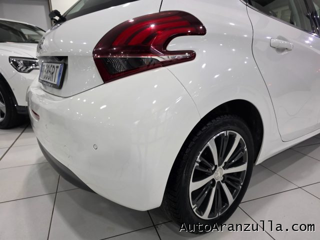 PEUGEOT 208 usata, con Specchietti laterali elettrici