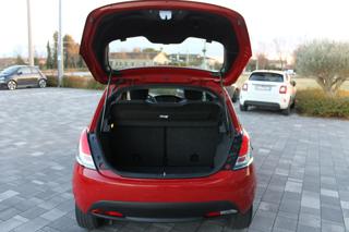 LANCIA Ypsilon usata, con ESP