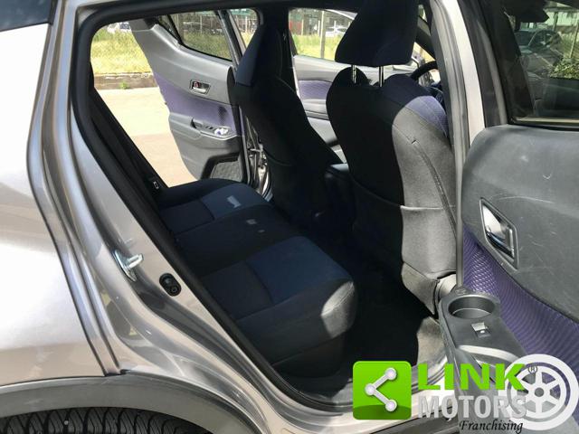 TOYOTA C-HR usata, con USB