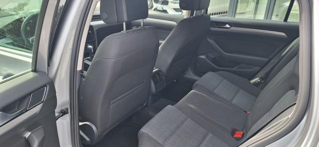 VOLKSWAGEN Passat Variant usata, con Alzacristalli elettrici