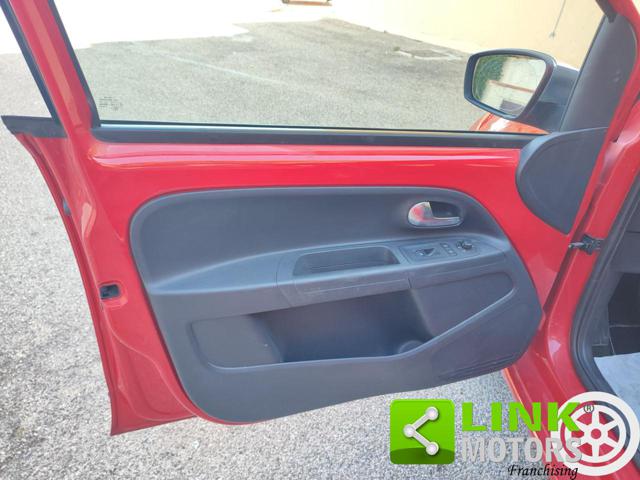 VOLKSWAGEN up! usata 15