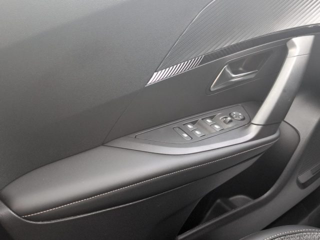 PEUGEOT 2008 usata, con Sensore di luce