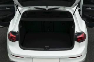VOLKSWAGEN Golf usata, con USB