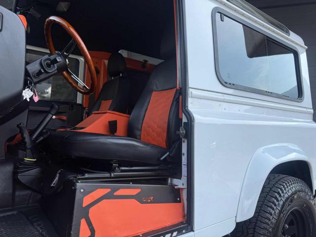 LAND ROVER Defender usata 15