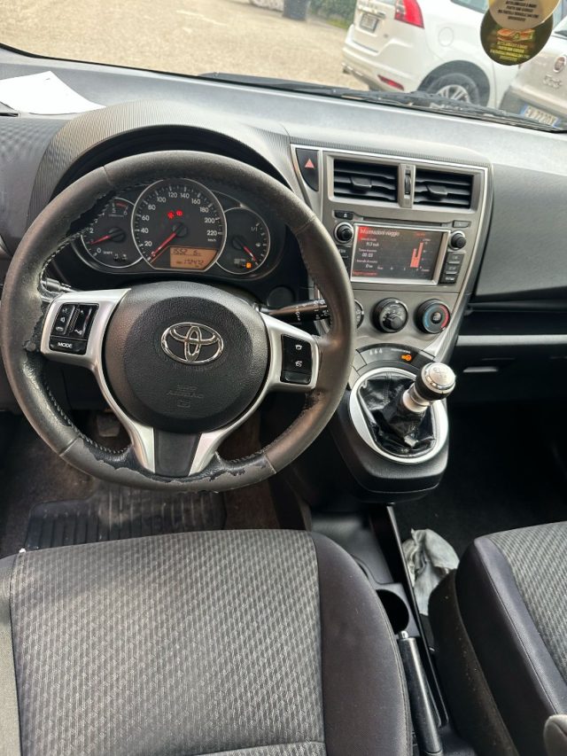 TOYOTA Verso-S usata, con Cerchi in lega