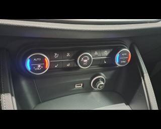 ALFA ROMEO Stelvio usata, con Autoradio digitale