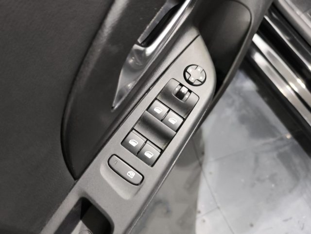 OPEL Corsa usata, con Climatizzatore