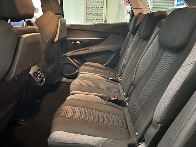 PEUGEOT 5008 usata, con Boardcomputer