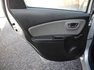 TOYOTA Yaris usata 49