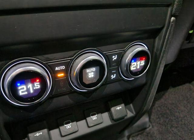LAND ROVER Defender usata, con Regolazione elettrica sedili