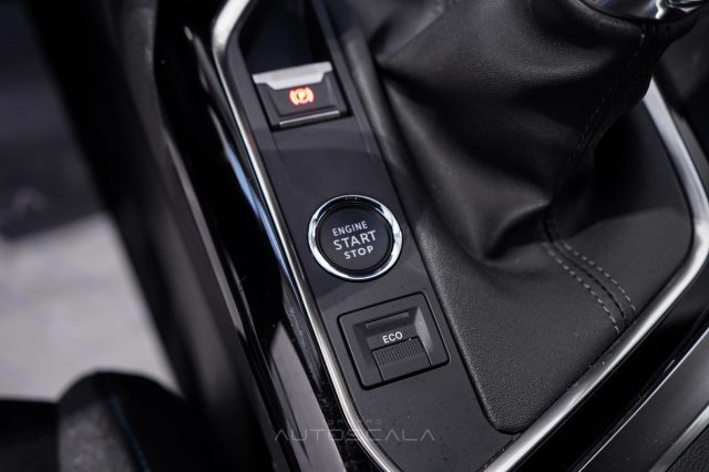 PEUGEOT 5008 usata, con Volante multifunzione