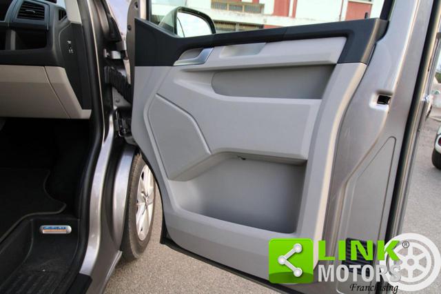 VOLKSWAGEN Caravelle usata, con Volante in pelle
