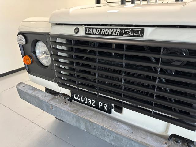 LAND ROVER Defender usata 17