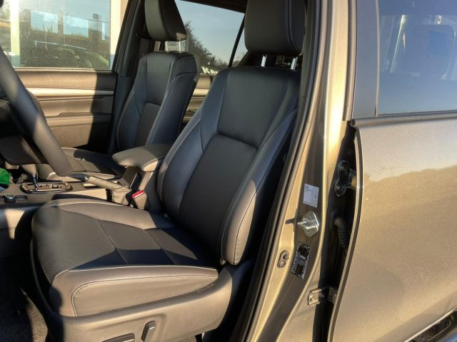 TOYOTA Hilux usata, con Fendinebbia