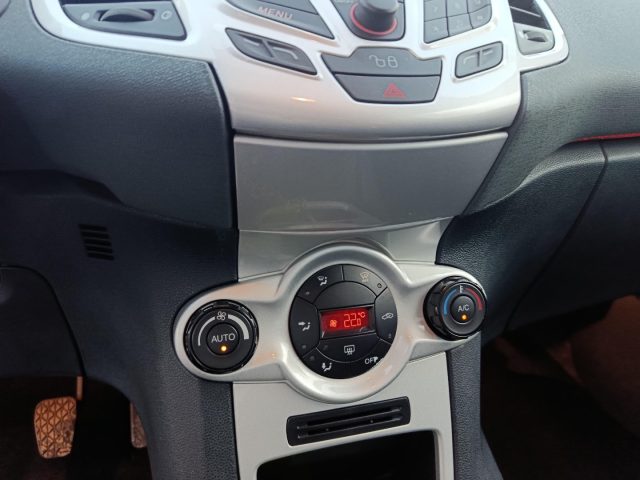 FORD Fiesta usata, con Controllo automatico clima