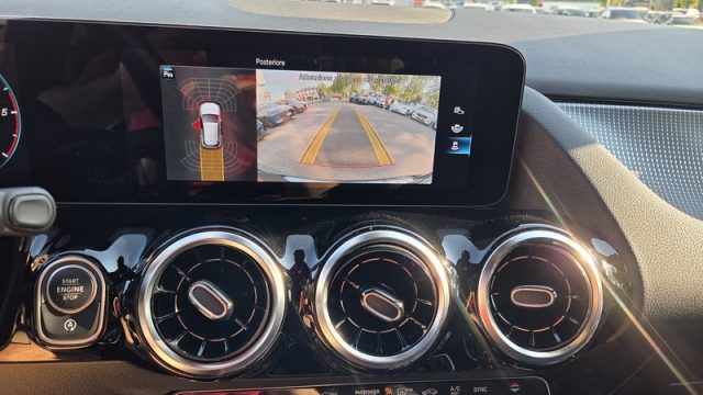 MERCEDES-BENZ GLA 180 usata, con Leve al volante
