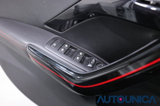 PEUGEOT 2008 usata, con Sensori di parcheggio posteriori