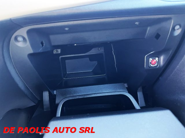 OPEL Corsa usata, con USB