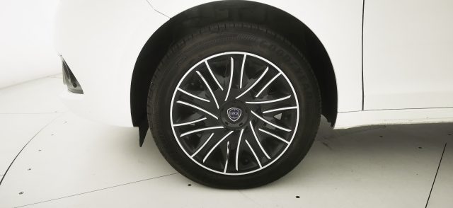 LANCIA Ypsilon usata, con Luci diurne LED